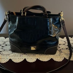 Dooney and Bourke Oakdale Breanna paperwork tags and bag included.Flawless